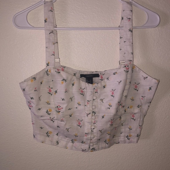 Forever 21 Tops - Cropped floral top